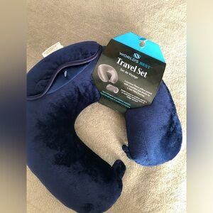 Fleece travel pillow set